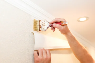 Pose de papier peint à Prat — revêtements muraux et toiles de verre